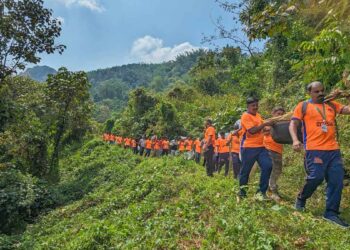 ഊരുയാത്ര നടത്തി ആദിവാസികൾക്ക് സഹായമെത്തിച്ച് എൻ്റെ മുക്കം സന്നദ്ധ സേന