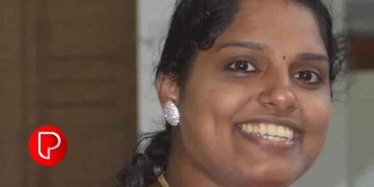 ബാങ്ക് ജീവനക്കാരിയെ കോഴിക്കോട് വീട്ടിനുള്ളില് തൂങ്ങി മരിച്ച നിലയില് കണ്ടെത്തി