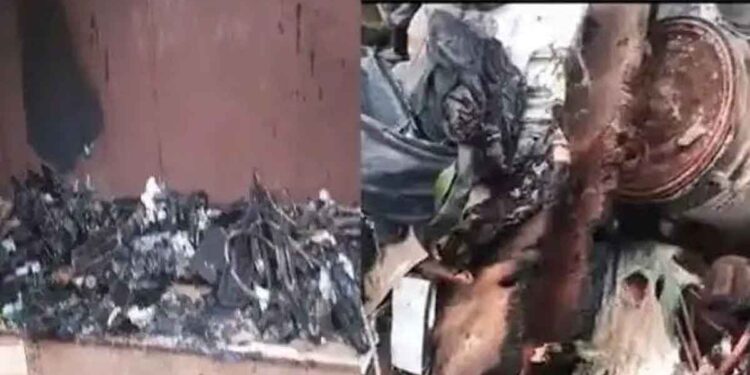 വിവാഹാഘോഷം അതിരുവിട്ടു; കാരശ്ശേരിയിൽ വരന്റെ സുഹൃത്തുക്കള്‍ പടക്കം പൊട്ടിച്ചതിനെ തുടർന്ന് അയൽവാസിയുടെ വീട്ടിൽ തീപ്പിടുത്തം