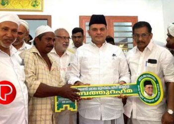 കളരിക്കണ്ടിശാഖ മുസ്ലിം ലീഗ് കമ്മറ്റി നിർമ്മിച്ച കാരുണ്യഭവനത്തിന്റെ താക്കോല്‍ ദാനം നിർവ്വഹിച്ചു