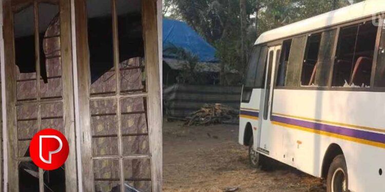 തൃശ്ശൂരിൽ ​ഗുണ്ടാവിളയാട്ടം; വീടിനും ബസ്സിനുംനേരെ ആക്രമണം