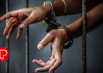 കോഴിക്കോട് ഭർത്താവിനെയും പ്രായപൂര്‍ത്തിയാവാത്ത മൂന്ന് മക്കളെയും ഉപേക്ഷിച്ച്‌ കാമുകനോടൊപ്പം പോയ വീട്ടമ്മ അറസ്റ്റില്‍