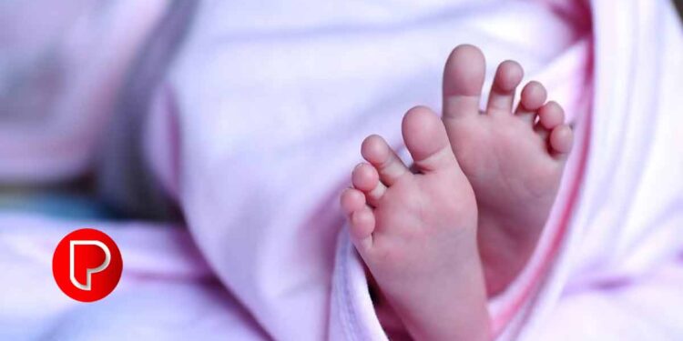 തിരുവനന്തപുരത്ത് വീട്ടിൽ നടന്ന പ്രസവത്തിനിടെ അമ്മയും കുഞ്ഞും മരിച്ചു ; പ്രസവമെടുത്തത് ഭ‍ർത്താവിന്റെ ആദ്യ ഭാര്യയും മകളും