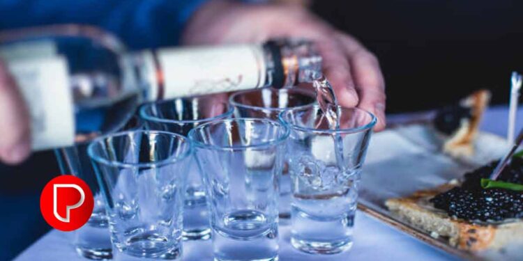 ഒരുമിച്ചിരുന്ന് മദ്യപിക്കുന്നതിനിടെ ഭാര്യയെ പെട്രോൾ ഒഴിച്ച് തീകൊളുത്തി ഭര്ത്താവ്