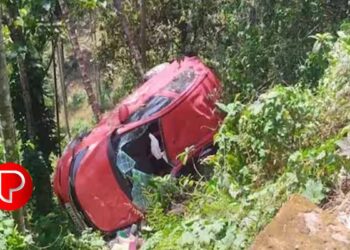 കോഴിക്കോട് കുറ്റ്യാടി ചുരത്തിൽ നിയന്ത്രണംവിട്ട കാര്‍ കൊക്കയിലേക്ക് മറിഞ്ഞ് അപകടം ; 5 പേർക്ക് പരിക്ക്
