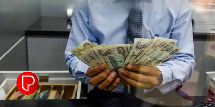 പ്രവാസികള്‍ നാട്ടിലേക്ക് പണമയക്കുന്നതിനുള്ള ഫീസ് കൂട്ടി ; യുഎഇയിലെ എക്‌സ്‌ചേഞ്ച് സ്ഥാപനങ്ങൾ