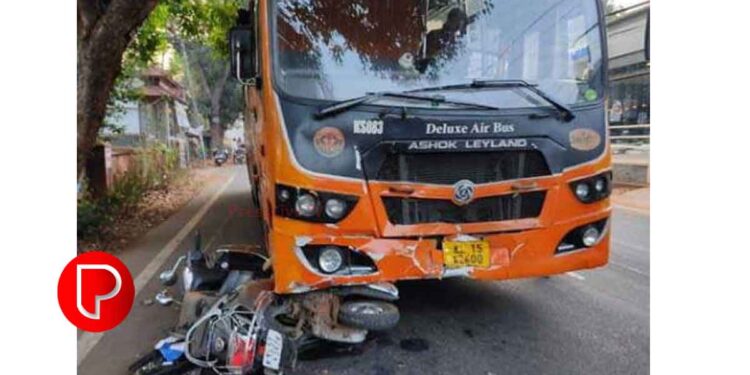 കുന്ദമംഗലത്ത് സ്കൂട്ടർ കെഎസ്ആർടിസി സ്വിഫ്റ്റ് ബസിനടിയില്‍പ്പെട്ട് 24 കാരിക്ക് പരിക്ക്