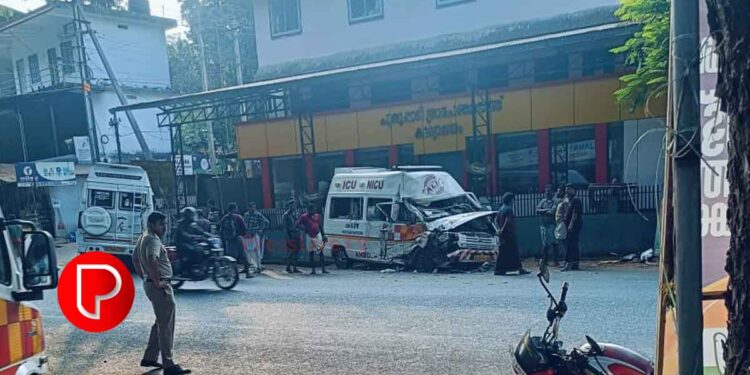 പുതുപ്പാടിയിൽ ആംബുലൻസും ട്രാവലറും കൂട്ടിയിടിച്ച്‌ അപകടം: എട്ട് പേർക്ക് പരിക്ക്