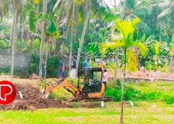 നരിക്കുനിയിൽ അനധികൃതമായി തണ്ണീര്‍ത്തടം നികത്തൽ; ഹിറ്റാച്ചി പിടിച്ചു