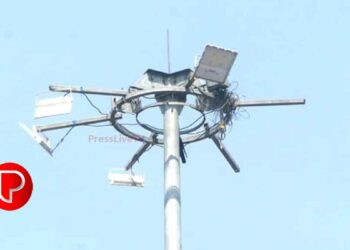 അഭിലാഷ് ജങ്ഷനിലെ ഹൈമാസ്റ്റ് ലൈറ്റ് മുക്കത്ത് അപകടഭീഷണി ഉയർത്തുന്നു