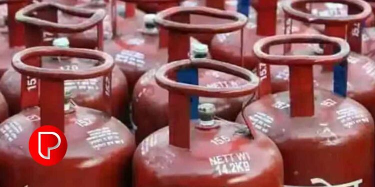 ഗ്യാസ് ബുക്ക് ആധാറുമായി ഇനിയും ബന്ധിപ്പിച്ചില്ലേ ; അവസാന തീയതി മാര്‍ച്ച്‌ 31