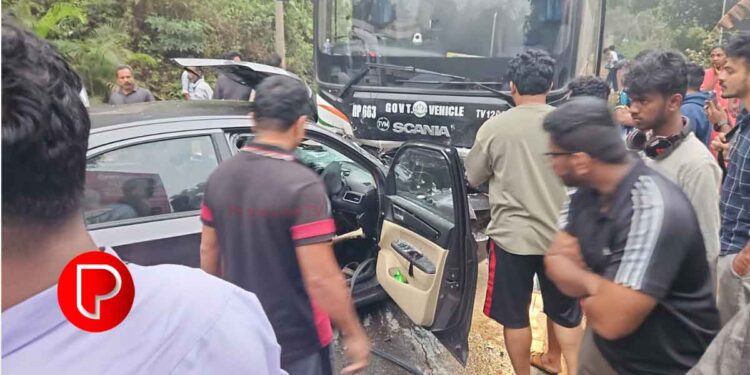 വൈത്തിരിയില്‍ കാര്‍ കെ എസ് ആര്‍ ടി സി ബസിലേക്ക് ഇടിച്ചുകയറി; ഒരു കുടുംബത്തിലെ മൂന്നുപേര്‍ മരിച്ചു