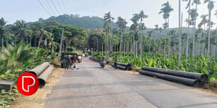 റോഡിനിരുവശവും ജല്‍ജീവന്‍ മിഷന്‍ പ്രവൃത്തിയുടെ കൂറ്റൻ പൈപ്പുകൾ; മലയോര റോഡുകൾ ഗതാഗതക്കുരുക്കിലായി
