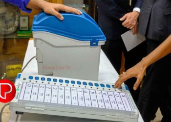 വീട്ടിലെ വോട്ടില്‍ ക്രമക്കേട്: മാവൂര്‍ പോലീസ് കേസെടുത്തു; നാല് ഉദ്യോഗസ്ഥരെ സസ്പെന്‍ഡ് ചെയ്തു