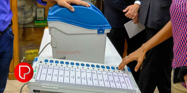 വീട്ടിലെ വോട്ടില്‍ ക്രമക്കേട്: മാവൂര്‍ പോലീസ് കേസെടുത്തു; നാല് ഉദ്യോഗസ്ഥരെ സസ്പെന്‍ഡ് ചെയ്തു