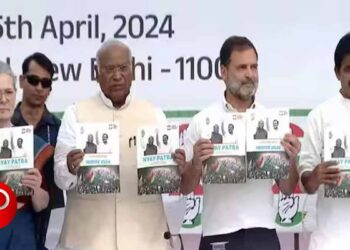 കോൺഗ്രസ് പ്രകടനപത്രിക ; സ്ത്രീകൾക്ക് വ‍ര്‍ഷം ഒരു ലക്ഷം രൂപ, പെൻഷൻ തുക ഉയര്‍ത്തും