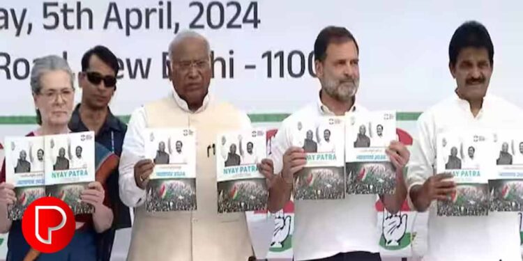 കോൺഗ്രസ് പ്രകടനപത്രിക ; സ്ത്രീകൾക്ക് വ‍ര്‍ഷം ഒരു ലക്ഷം രൂപ, പെൻഷൻ തുക ഉയര്‍ത്തും