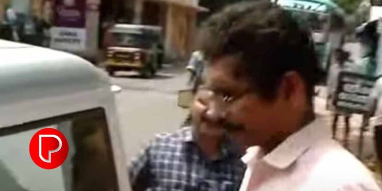 കൈക്കൂലി വാങ്ങുന്നതിനിടെ വില്ലേജ് ഫീല്‍ഡ് അസിസ്റ്റന്റ് വിജിലന്‍സ് കസ്റ്റഡിയില്‍