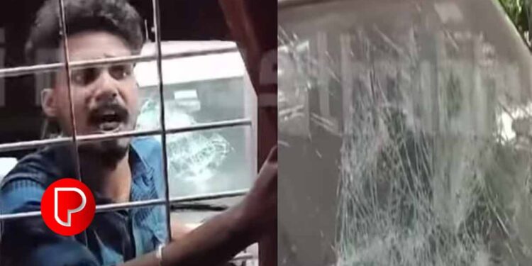 തൃശ്ശൂരിൽ യുവതിയും കുഞ്ഞും മാത്രമുള്ളപ്പോൾ വീടിനുനേരെ യുവാവിന്റെ ആക്രമണം