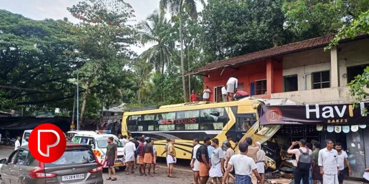 ബസ് കടയിലേക്ക് ഇടിച്ചുകയറി ; പത്ത് പേര്‍ക്ക് പരിക്ക്, ഡ്രൈവറുടെ നില ഗുരുതരം