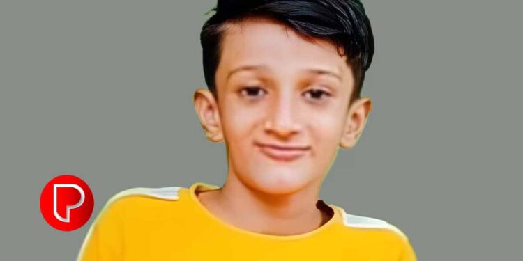 കുറ്റിക്കാട്ടൂരിൽ ടെറസിനു മുകളിൽ കളിക്കുന്നതിനിടെ കെഎസ്ഇബിയുടെ ടവർ ലൈനിൽ നിന്നും ഷോക്കേറ്റ് ചികിത്സയിലായിരുന്ന വിദ്യാർഥി മരിച്ചു