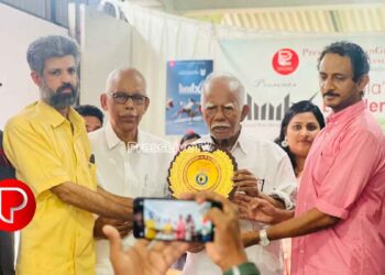 മികച്ച മാധ്യമ കൂട്ടായ്മയ്ക്കുള്ള അവാർഡ് മാവൂർ പ്രസ്സ് ക്ലബ്ബ് ഏറ്റുവാങ്ങി