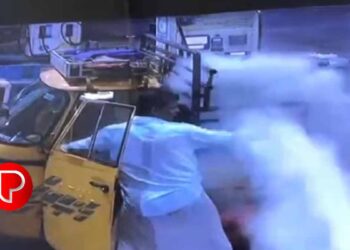 മുക്കത്ത് ഇന്ധനം നിറയ്ക്കാനെത്തിയ ഗുഡ്സ് ഓട്ടോയിൽ തീപടർന്നു ; രക്ഷകനായി പമ്പിലെ യുവാവ്