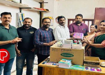 അടുവാട് എ ൽ പി സ്കൂളിലെ വിദ്യാർത്ഥികൾക്ക് ജെ .സി.ഐ മാവൂർ പഠനോപകരണങ്ങൾ കൈമാറി