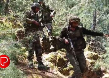 കുപ്‌വാരയിൽ പാക് ബോർഡർ ആക്ഷൻ ടീമും ഇന്ത്യൻ ആർമിയും ഏറ്റുമുട്ടി; സൈനികൻ വീരമൃത്യു വരിച്ചു; ഭീകരൻ കൊല്ലപ്പെട്ടു