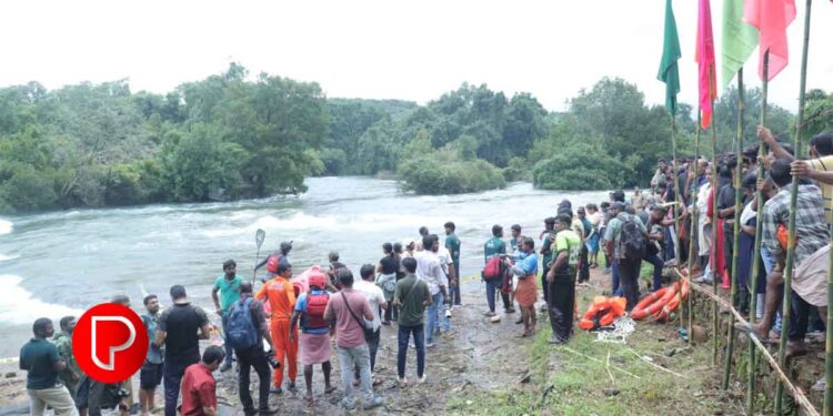 പത്താമത് മലബാർ റിവർ ഫെസ്റ്റിവലിന് ആവേശോജ്ജ്വല തുടക്കം; വൈറ്റ് വാട്ടർ കയാക്കിങ് – മീൻതുള്ളി പാറയിൽ ഫ്രീസ്റ്റൈൽ മത്സരങ്ങൾ തുടങ്ങി