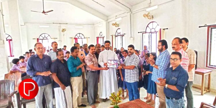 ഓയിസ്ക കൂടരഞ്ഞി ചാപ്റ്റർ സ്കൂള് ലൈബ്രറിയിലേക്ക് ഫാനുകള് നല്കി