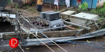 ശക്തമായ കാറ്റ്; ആവിലോറയിൽ ട്രാൻസ്ഫോർമർ നിലംപൊത്തി; ഗതാഗതം തടസ്സപ്പെട്ടു