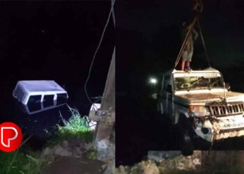 തിരുവനന്തപുരത്ത് പൊലീസ് ജീപ്പ് പുഴയിലേക്ക് മറിഞ്ഞു; രണ്ട് പൊലീസുകാർ പരിക്കില്ലാതെ രക്ഷപ്പെട്ടു