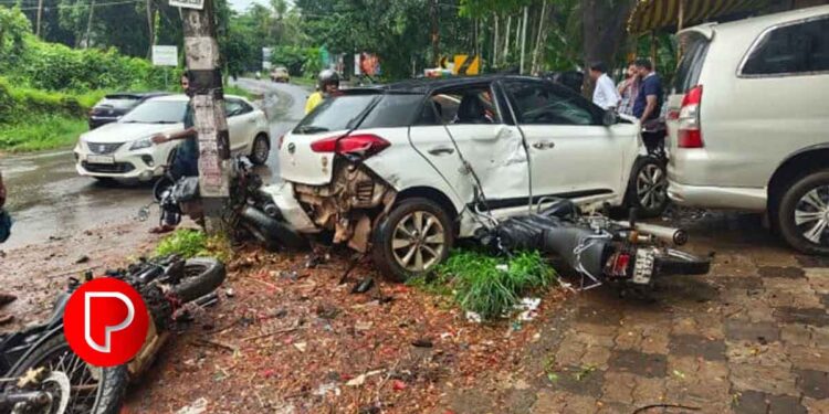 പൂവാട്ട്പറമ്പിലെ വളവിൽ ഇത് രണ്ടാം തവണ; നിയന്ത്രണം വിട്ട കാർ വർക്ക് ഷോപ്പിലേക്ക് ഇടിച്ച് കയറി ബൈക്കുകള്‍ തകര്‍ന്നു; ആർക്കും പരിക്കില്ല
