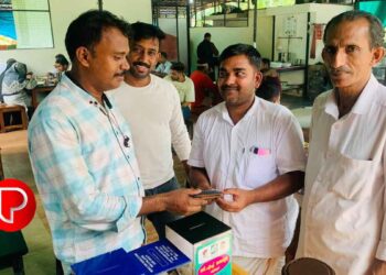 കളഞ്ഞു കിട്ടിയ വാലറ്റ് തിരിച്ചേല്പിച്ച് മാവൂരിലെ ഡ്രൈവർ അസീസ് മാതൃകയായി