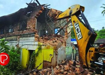 താമരശ്ശേരിയിൽ അപകടാവസ്ഥയിലുള്ള കെട്ടിടം പൊളിച്ചു