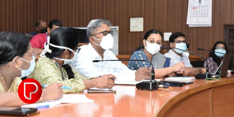 തൃശൂരിൽ പെട്രോൾ പമ്പിൽ തീപിടുത്തം; തീയണക്കാനുള്ള ശ്രമങ്ങൾ തുടർന്ന് ഫയർ ആൻഡ് റെസ്ക്യൂ ടീമും പൊലീസും