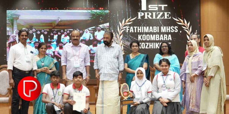 ലിറ്റിൽ കൈറ്റ് അവാർഡ്; മന്ത്രിയിൽ നിന്ന് ഏറ്റുവാങ്ങി എം.എച്ച്.എസ്.എസ്. കൂമ്പാറ