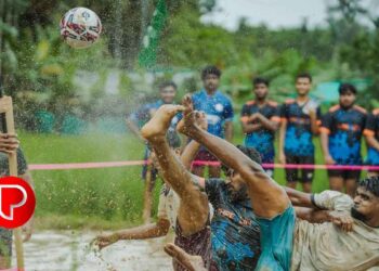 മലബാർ റിവർ ഫെസ്റ്റിവൽ: ആവേശത്തോടെ മഡ് ഫുട്ബോൾ