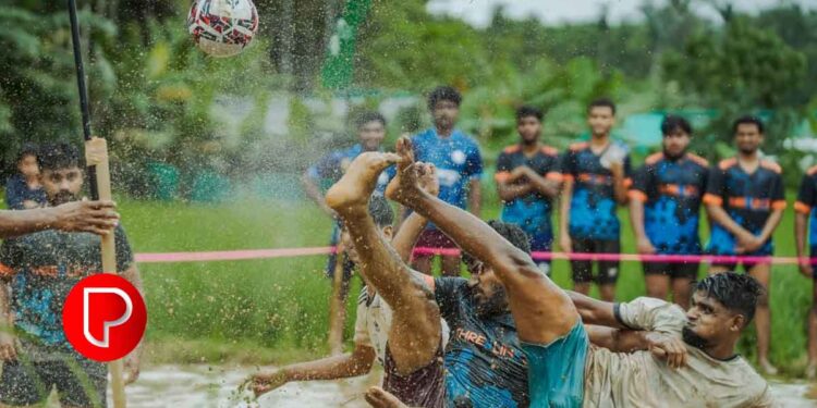മലബാർ റിവർ ഫെസ്റ്റിവൽ: ആവേശത്തോടെ മഡ് ഫുട്ബോൾ