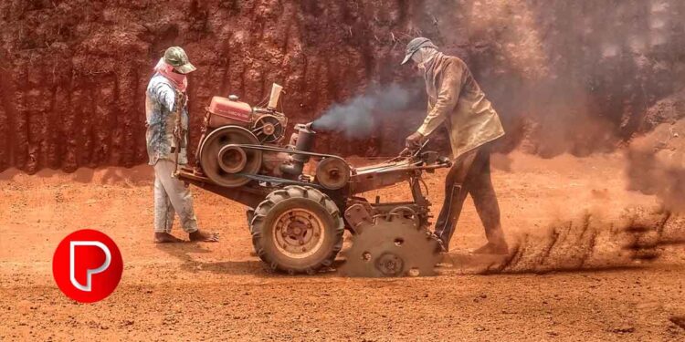 കണ്ണങ്കോട് ചെങ്കല്‍ ക്വാറി; ജനം ആശങ്കയില്‍; അടിയന്തര ഇടപെടൽ വേണമെന്ന് ഡി.വൈ.എഫ്.ഐ ഓമശ്ശേരി മേഖല കമ്മിറ്റി