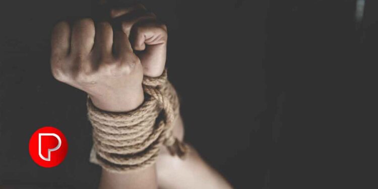 ജോലി പരസ്യം കണ്ട് ചെന്നൈയിലെത്തിയവരെ കെട്ടിയിട്ട് മർദിച്ചതായി പരാതി; മർദനമേറ്റത് കുന്നമംഗലത്ത് താമസിക്കുന്ന ഇതരസംസ്ഥാന തൊഴിലാളികൾക്ക്; മനുഷ്യാവകാശ പ്രവർത്തകർ പരിക്കേറ്റവരെ മെഡിക്കൽ കോളേജ് ആശുപത്രിയിൽ പ്രവേശിപ്പിച്ചു