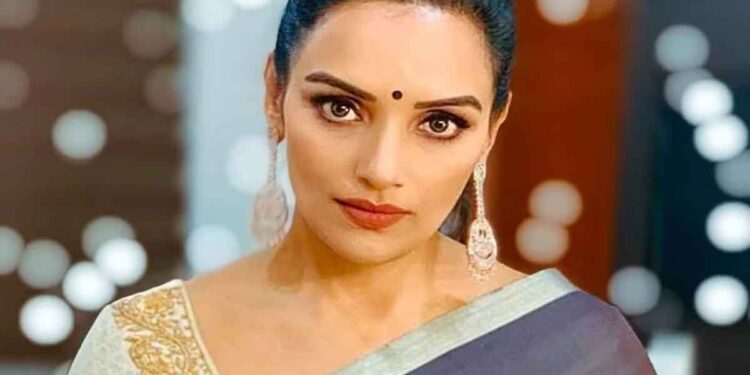 കുറ്റം വരുമ്പോള്‍ മാറി നില്‍ക്കുന്നതാണ് ഉചിതം ; ബാബുരാജ് സ്ഥാനമൊഴിയണമെന്ന് ശ്വേത മേനോന്‍