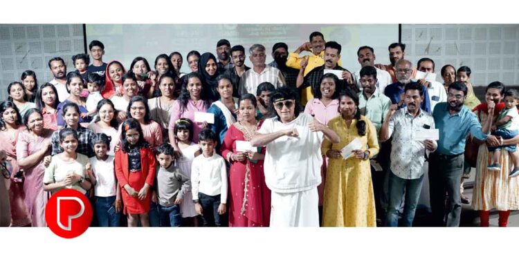 ബോചെ ടീ ലക്കി ഡ്രോ 10 ലക്ഷം നേടിയവര്‍ക്ക് ചെക്ക് കൈമാറി