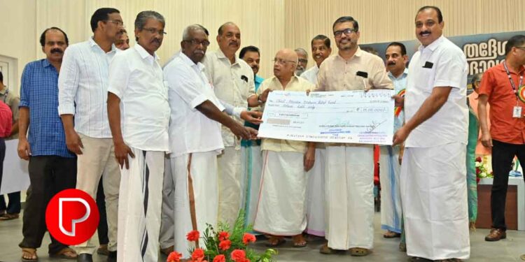 മുഖ്യമന്ത്രിയുടെ ദുരിതാശ്വാസനിധിയിലേക്ക് പാലക്കാട് ജില്ലാ പഞ്ചായത്ത് 1 കോടി 10 ലക്ഷം കൈമാറി