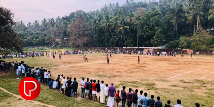 വിദ്യാഭ്യാസ ഉപഡയറക്ടറുടെ ഇടപെടൽ; തിരുവമ്പാടിയിലെ അടച്ചുപൂട്ടിയ സ്കൂൾ മൈതാനം തുറന്നേക്കും