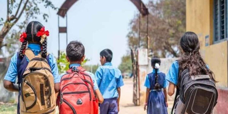 തൊട്ടതിനും പിടിച്ചതിനുമെല്ലാം അവധി ; ഇതാണ് തലസ്ഥാനത്തെ അവസ്ഥ ; രാജീവ് ചന്ദ്രശേഖർ