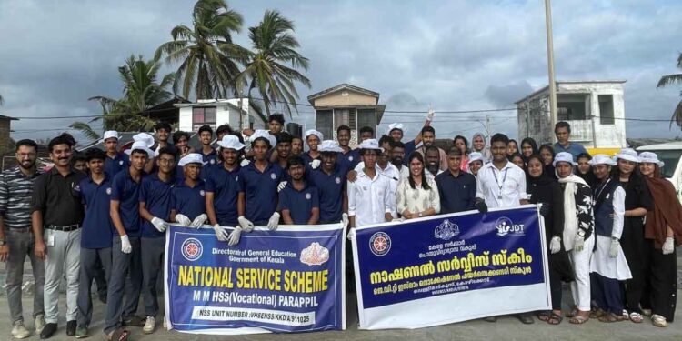 കോഴിക്കോട് ബീച്ച് വൃത്തിയാക്കി എൻ എസ് എസ് വളണ്ടിയർമാർ