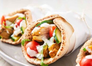 ഷവർമ കഴിച്ചതിനു പിന്നാലെ ഒരാഴ്ചയായി ചികിത്സയിലായിരുന്ന അധ്യാപിക മരിച്ചു