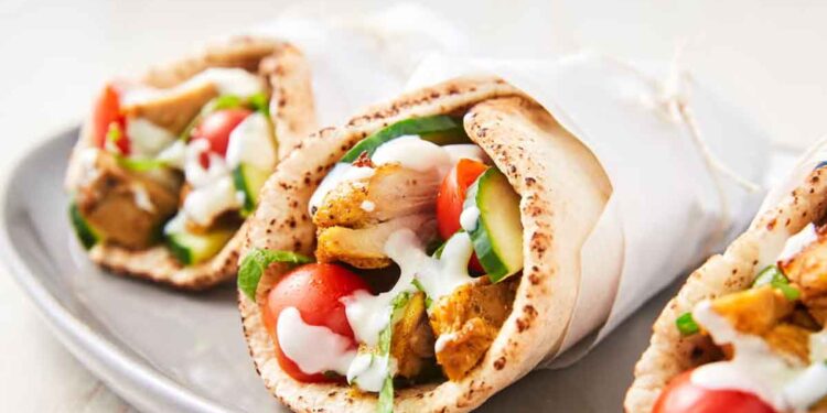 ഷവർമ കഴിച്ചതിനു പിന്നാലെ ഒരാഴ്ചയായി ചികിത്സയിലായിരുന്ന അധ്യാപിക മരിച്ചു